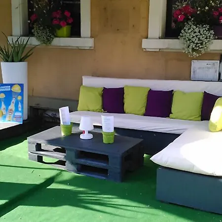 Au Cheval Blanc Hotel 3*